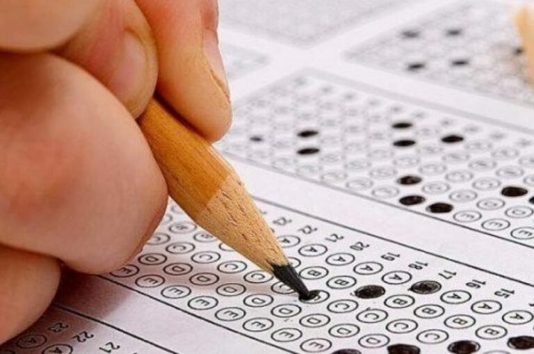 د طالبانو حکومت د ازموینو ملي اداره:د طب او ستوماتولوژي پوهنځیو له څه باندې ۹۰۰۰ فارغانو د ایګزیټ ازموینه واخیستل شوه