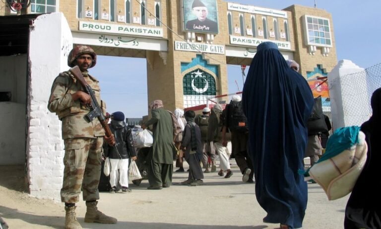 پاکستان؛د سپین‌بولدک لار د افغان کډوالو پر مخ وتړله