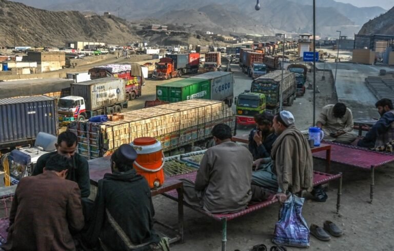 پاکستانۍ رسنۍ:د تورخم او چمن د لارې تړل کېدو سره د پاکستان–افغانستان د درملو سوداګري ځنډېدلې