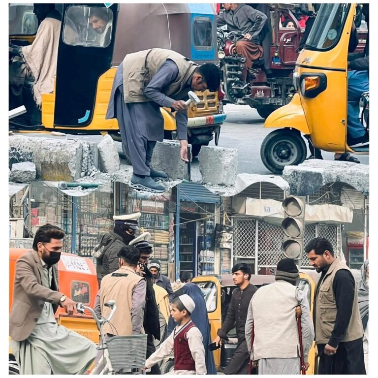 ننګرهار؛یو موټر چلوونکی د سړک د موانعو د تخریب له امله سزایي شو