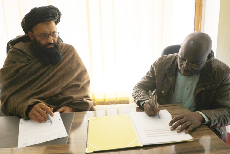 د طالبانو حکومت د مهاجرینو او راستنیدونکو چارو وزارت؛ناروې موسسی سره د ۳۱۰زرو ډالرو هوکړه لیک لاسلیک کړ