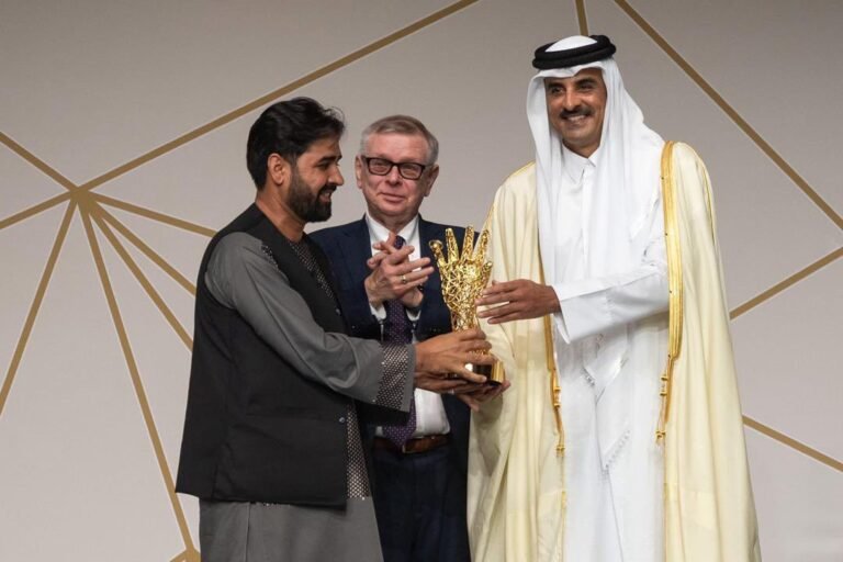 مطیع‌الله ویسا؛د قطر د امیر لخوا د فساد ضد نړیواله جایزه ترلاسه کړه