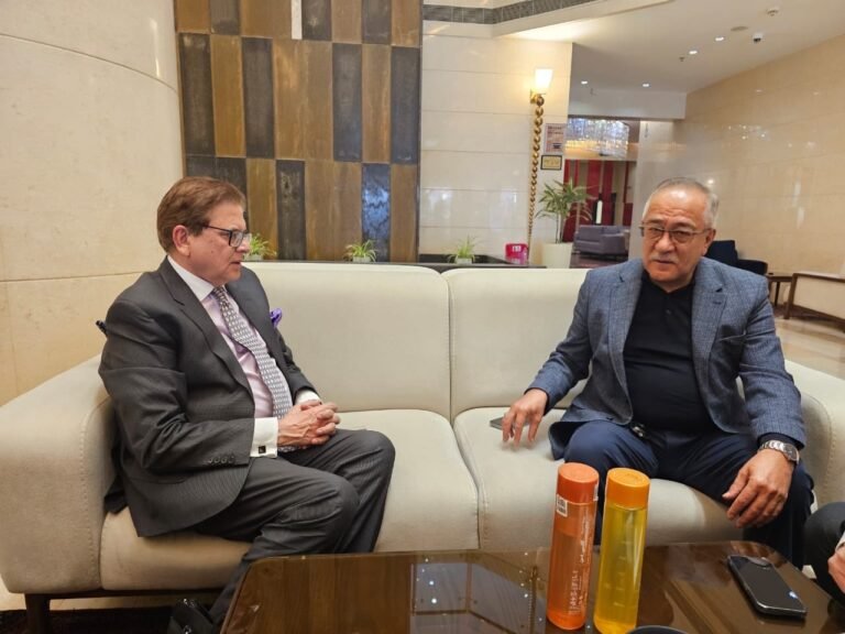 محمد صادق خان:د افغانستان په اړه مې د چین او ازبکستان له ځانګړو استازو سره کتلي