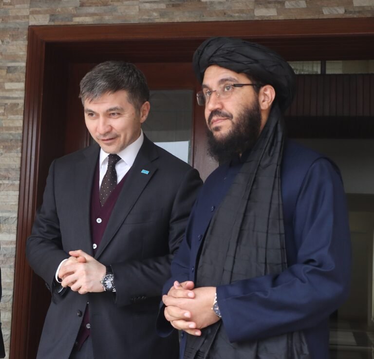 اسلام اباد کې؛د طالبانو حکومت سفیر د قزاقستان له سفیر سره د دوه اړخیزو اړیکو او سوداګرۍ پر پراختیا خبرې کړې