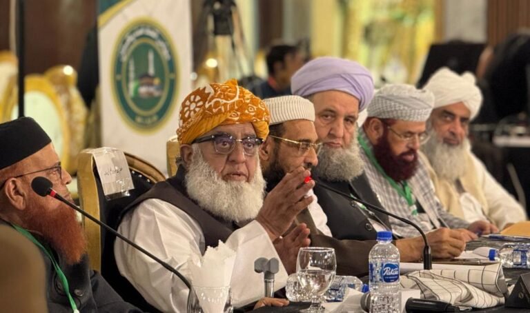 مولانا فضل‌الرحمن:افغانستان او پاکستان دې ستونزې د خبرو له لارې حل کړي