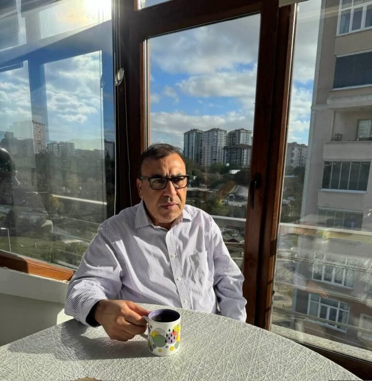 شاه محمود میاخیل:د ملي حاکمیت دفاع ګډ مسوولیت دی او هېواد کې د حل لاره د واقعي لویې جرګې رابلل دي