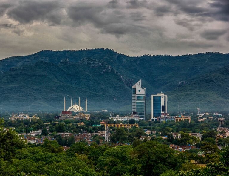 پاکستان؛اسلام‌اباد کې د څلورو یا هم تر دې د زیاتو کسانو په راټولېدو بندیز ولګېد