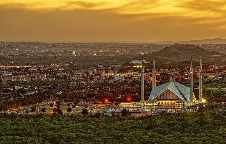 پاکستان د سوداګریز کسر تر چتر لاندې؛د څلور میاشتو په موده کې یې کسر ۵.۹۴۸میلیارده ډالرو ته رسیدلی