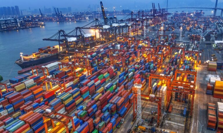 پاکستان د تجارتي کسر تر سیورې لاندې؛د پیسو نړیوال صندوق وایي، وارداتو د صادراتو په پرتله د دغه هېواد تجارت سخت زیانمن کړی