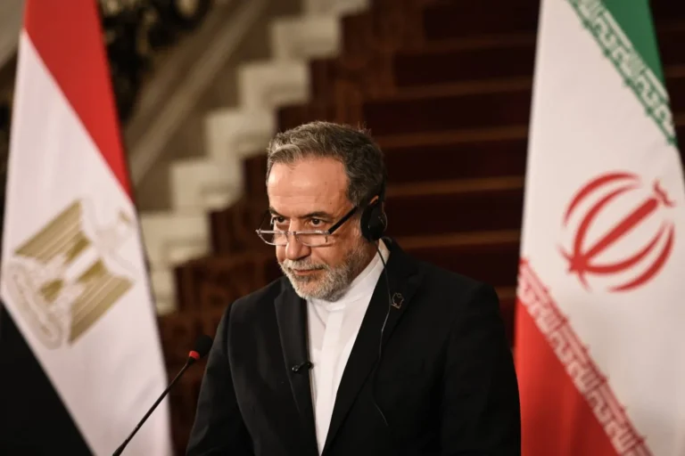 عباس عراقچي ټرمپ ته:د ایران خلک خپلواکې پرېکړې کوي، د بهرنیو مداخله به خطرناکه پایله ولري