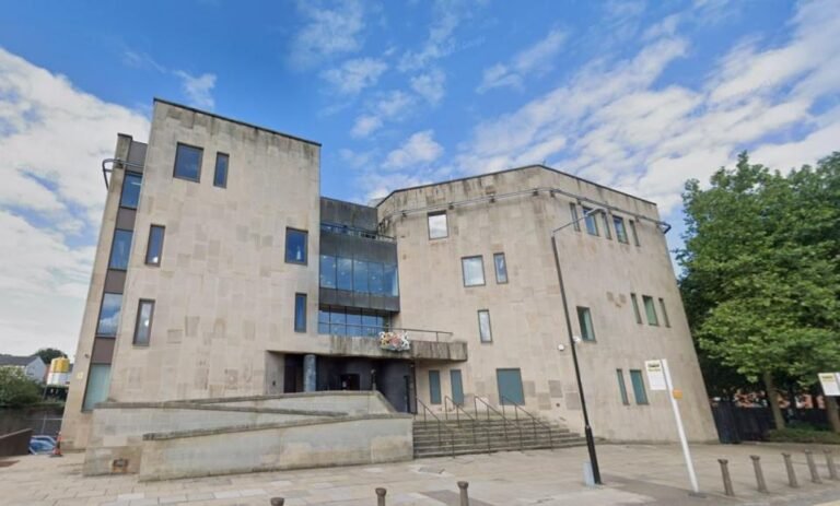 بریتانیا؛یو افغان تبعه په منچسټر کې پر دوو ۱۴ کلنو نجونو د جنسي تېري په تور محکمې ته معرفي شوی