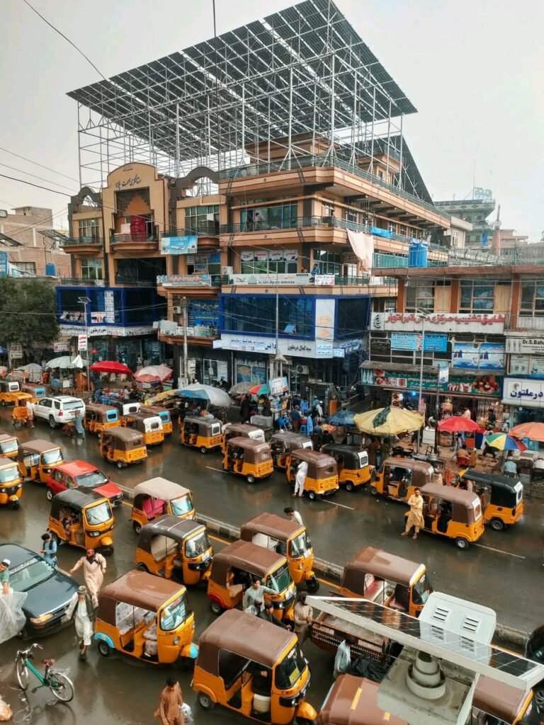 ننګرهار؛جلال اباد ښار کې پر عمومي سړکونو د ریکشاګانو پر تګ راتګ بندیز ولګېد