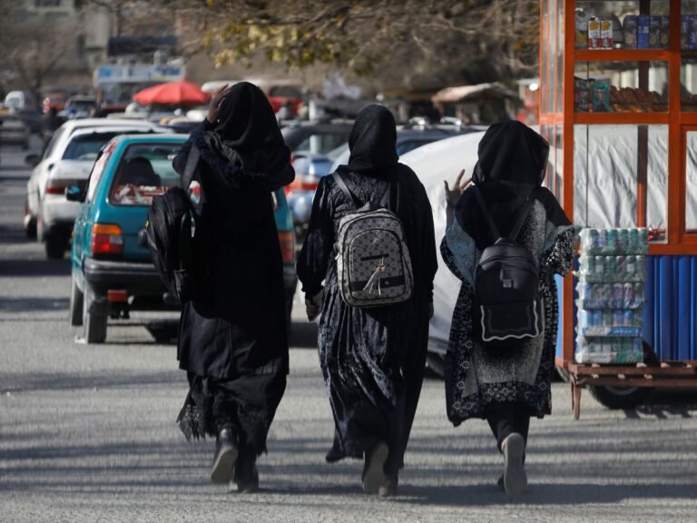 د زده‌کړو نړیواله ورځ؛نږدې ۱۶۰۰ ورځې کیږي چې د نجونو پر مخ د ښوونځیو دروازې تړلي