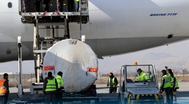 اریانا افغان هوايي شرکت:د الوتکو د تخنیکي بهیر د پیاوړتیا لپاره مو دوه نوي انجنونه کابل ته ولېږدول