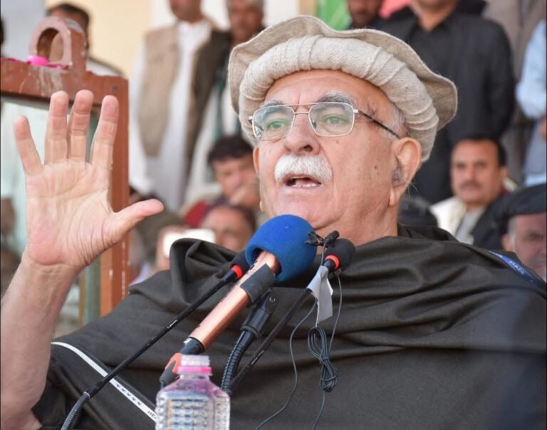 محمود خان اڅکزی:ترهګري یوازې وسلې نه دي، د خلکو جبري بې‌کوره کول هم ترهګري ده