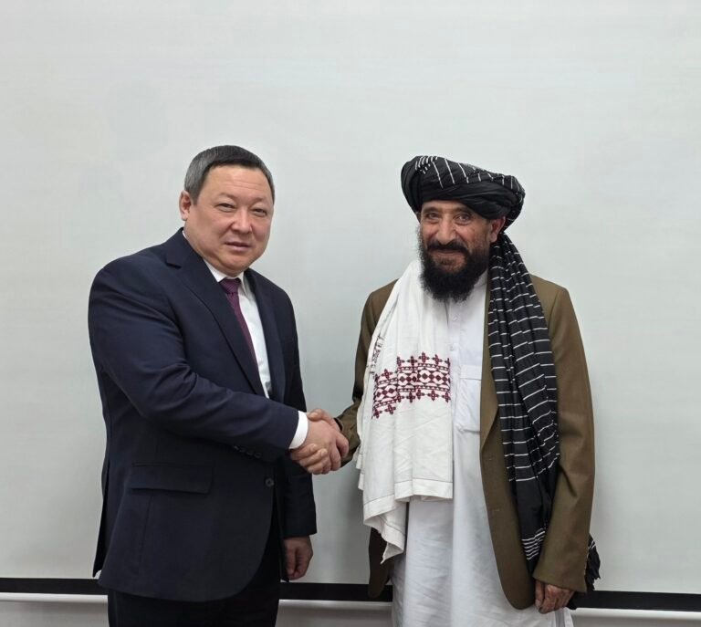 قزغزستان کې د طالبانو حکومت سفارت:سرپرست عبدالشکور حقاني د قرغزستان د سياسي څانګې له رئیس سره په سیاست او اقتصاد خبرې کړي