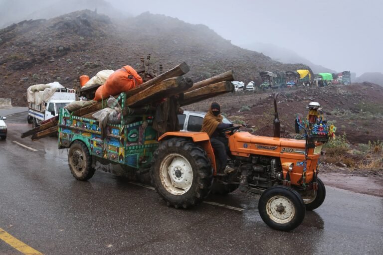 الجزیره:د تیراه لسګونه زره اوسېدونکي د احتمالي پوځي عملیاتو له وېرې بې‌ځایه کېږي