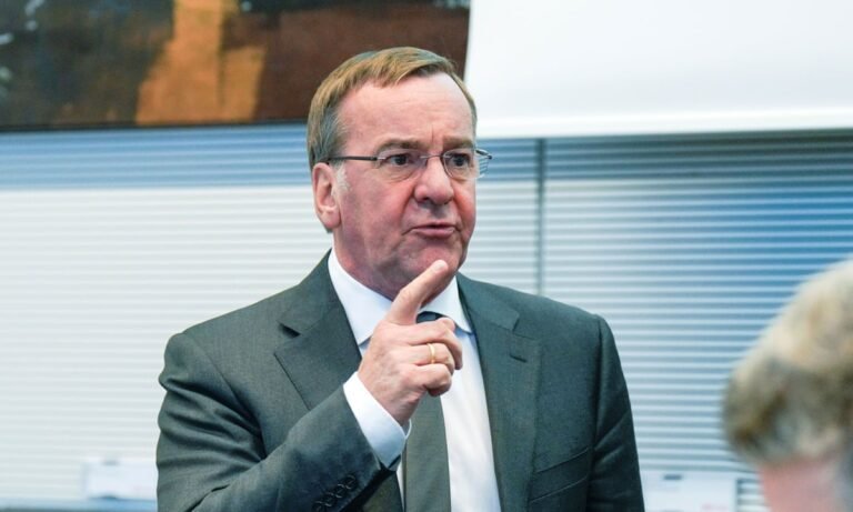 د آلمان دفاع وزیر:د افغانستان د جګړې په اړه د ټرمپ څرګندونې بې‌احترامي ده