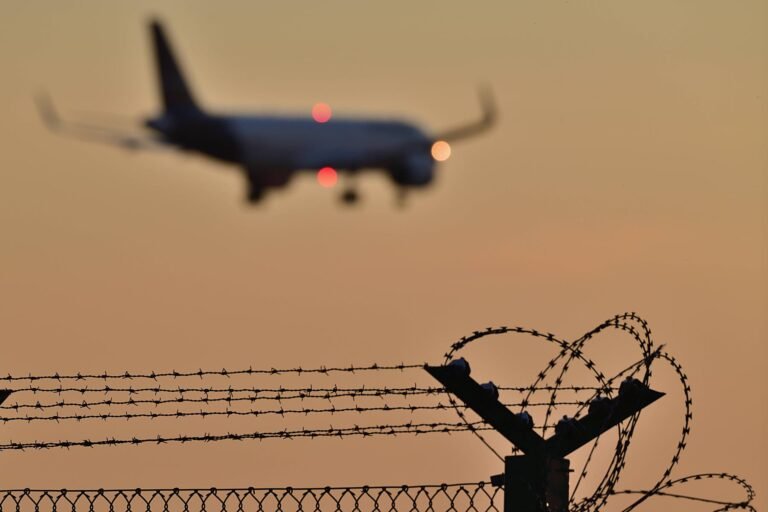 د جرمني د کورنیو چارو وزارت:نږدې ۴۰۰افغان پناه غوښتونکي به ډېر ژر المان ته انتقال شي