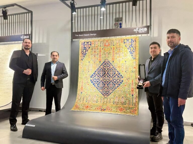 د افغانستان تولید؛د ترکیې په دوموتکس نندارتون کې د ۱۹ هیوادونو ترمنځ سیالۍ کې افغاني غالۍ لومړی مقام خپل کړی