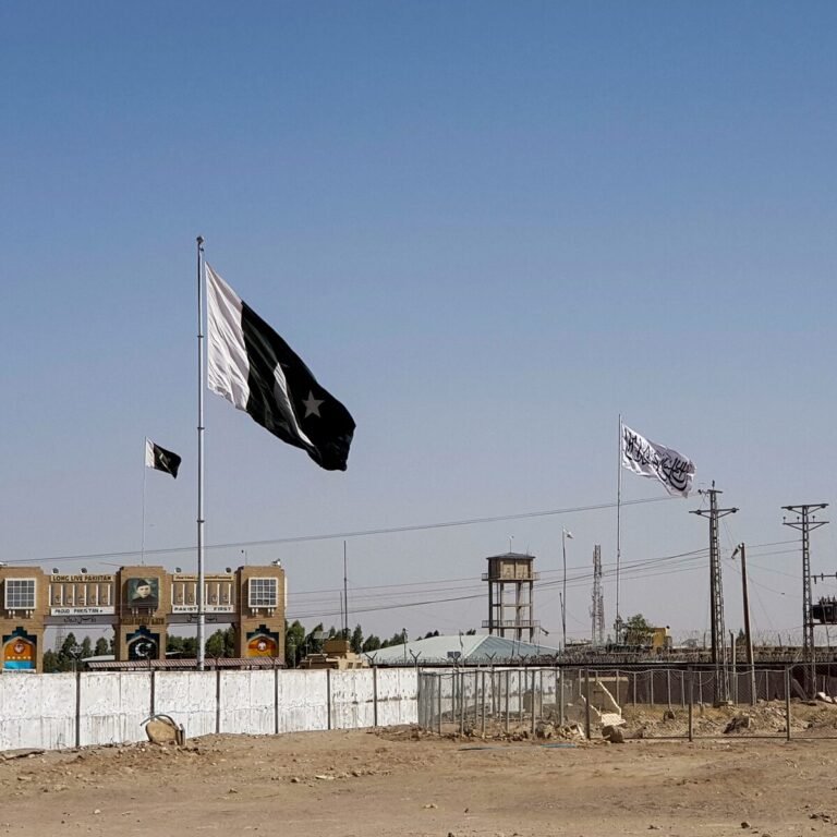 سرچینې:د کندهار په معروف ولسوالۍ کې د طالبانو او پاکستاني پوځیانو ترمنځ نښته شوې