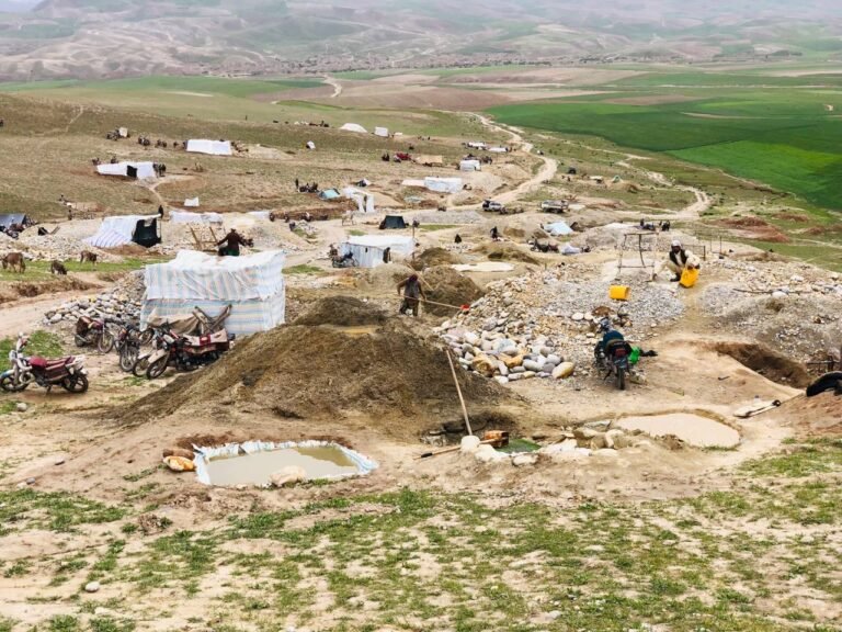 همایون افغان:د تخار په چاهاب ولسوالۍ کې د سرو زرو د کان پر سر نښته شوې