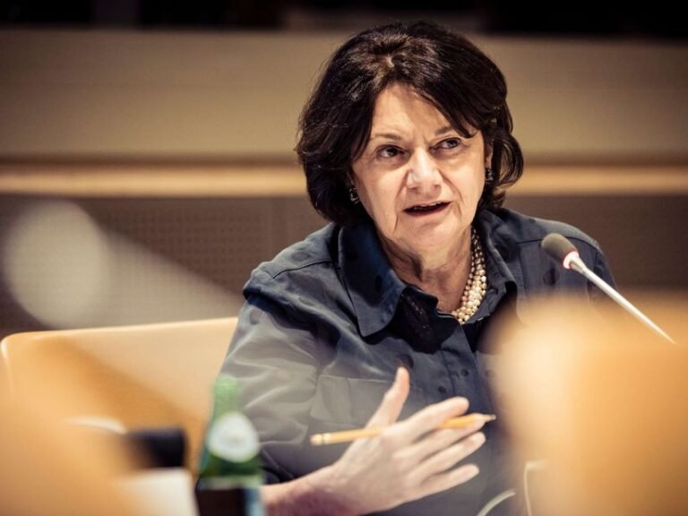 سرچینې:د ملګرو ملتونو سرمنشي مرستیاله روزمیري ډیکارلو کابل ته رسېدلې