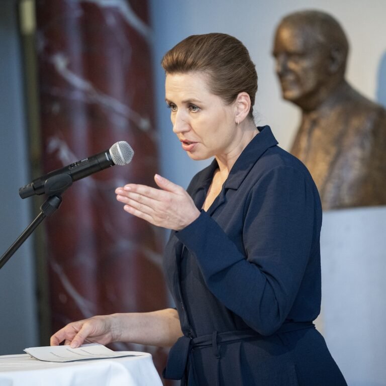 ډنمارک ټرمپ ته:د ګرینلنډ د نیولو له ګواښونو لاس واخلئ