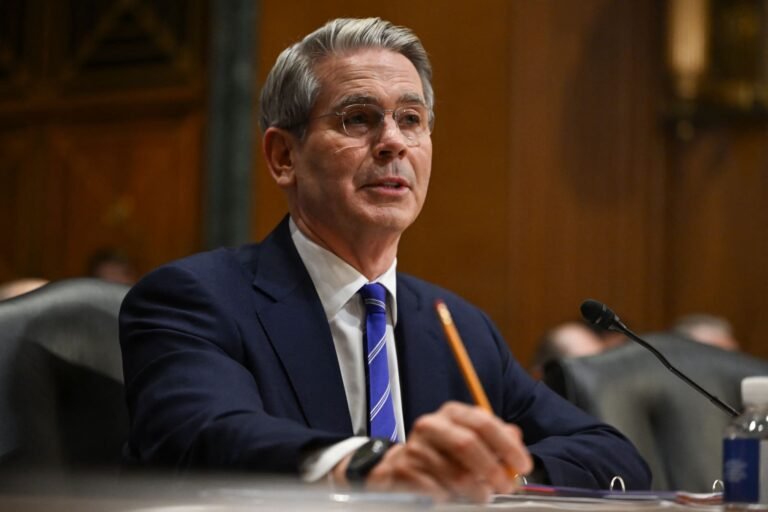 د امریکا د خزانې وزیر:د ایران مشران د نظام له راتلونکي ناامیده شوي او خپلې شتمنۍ باسي