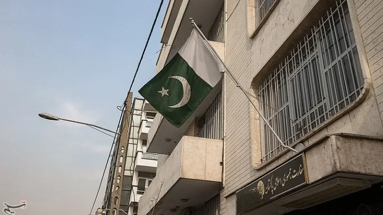 د پاکستان حکومت خپلو وګړو ته:ایران ته غیر ضروري سفرونه وځنډوئ