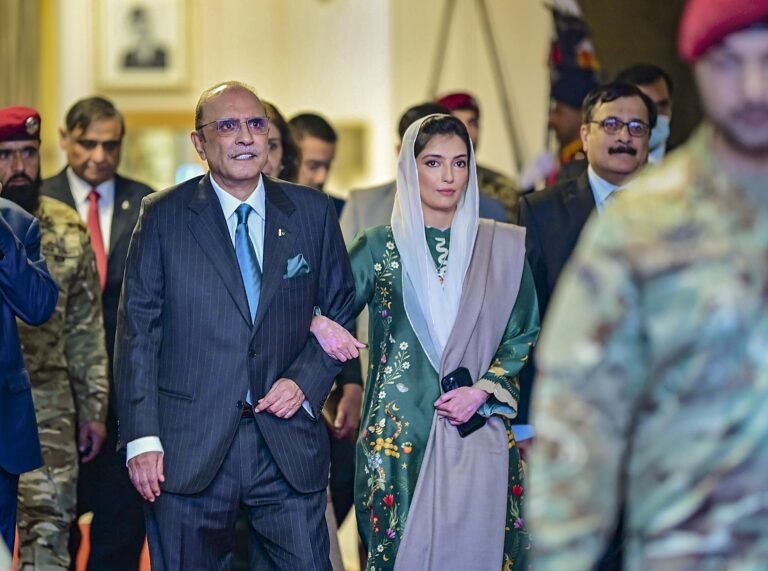 آصف علي زرداري:که په پاکستان کې وینه تویېږي، عاملین به یې د افغانستان په څیر بیا بیا په نښه شي