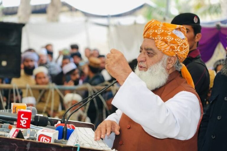 مولانا فضل‌الرحمن:اسلام‌اباد کې په جومات کې دننه ځانمرګی برید د استخباراتي ادارو ښکاره ناکامي ده