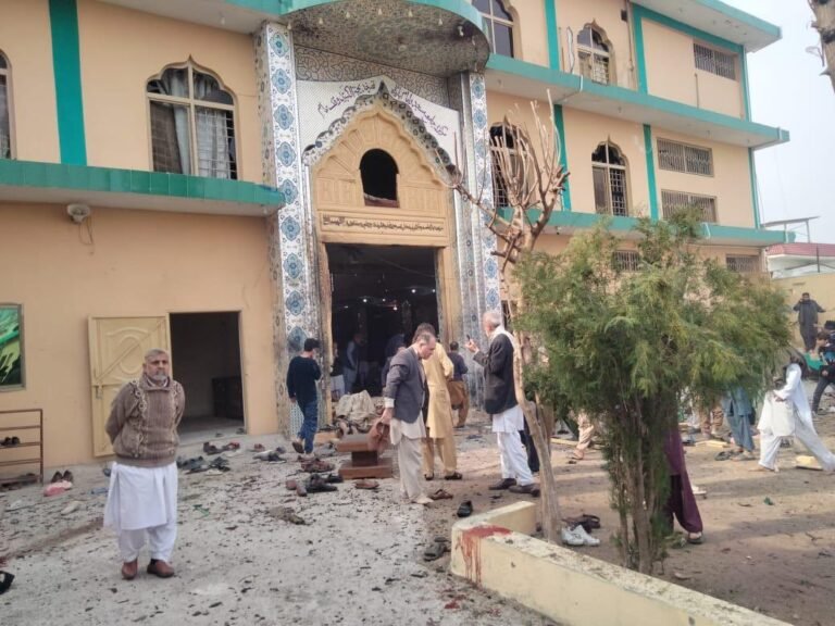 تازه خبر؛ اسلام آباد کې په یوه جومات کې چاودنې مرګ ژوبله اړولې