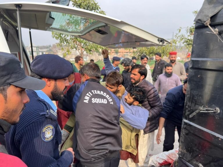 پاکستان؛اسلام آباد کې پر شیعه جومات د ځانمرګي برید له امله ۸۷ تنو ته مرګ ژوبله اوښتې