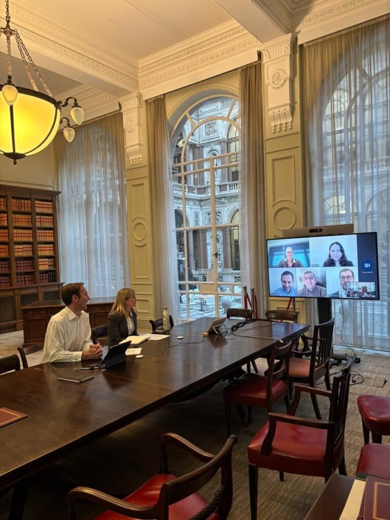 ریچارډ لینډزي:ازادې رسنۍ د افغانانو د غږ د رسولو لپاره حیاتي رول لري