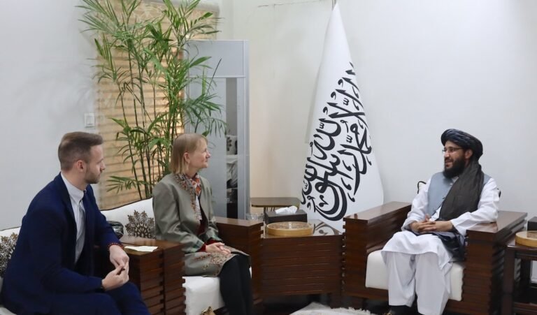 اسلام آباد کې د طالبانو حکومت سفیر؛د ملګرو ملتونو د کډوالو عالي کمیشنرۍ یونسیار پلاوي سره کتلي