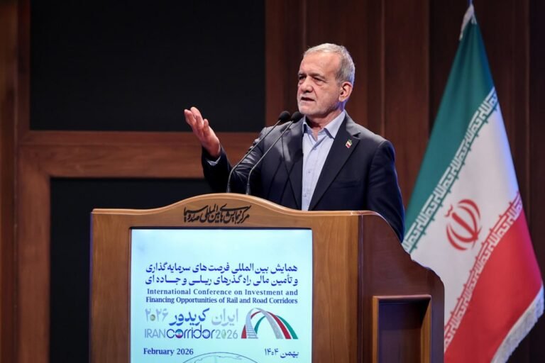 د ایران ولسمشر:د ترانسپورټ پروژو خنډونه باید لرې شي ترڅو سیمه‌ییزه همکاري پیاوړې شي