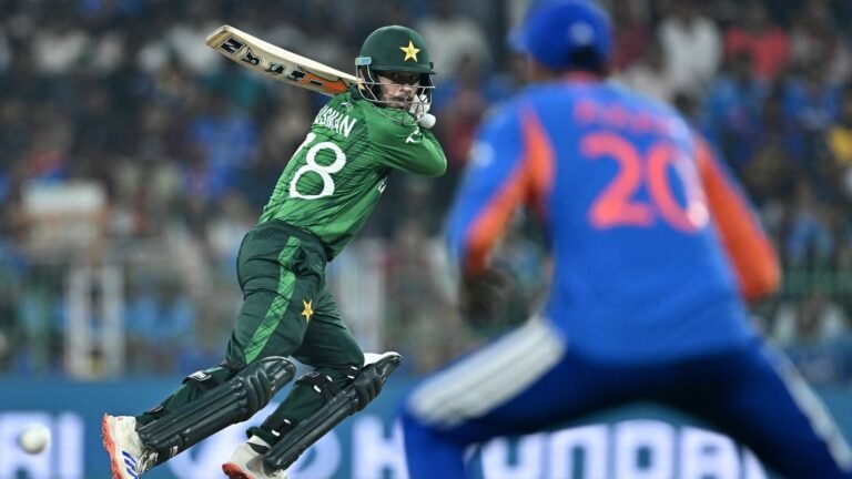 کریکټ؛پاکستان د هند پر وړاندې له درنې ماتې وروسته درېیم مقام ته ولوېد