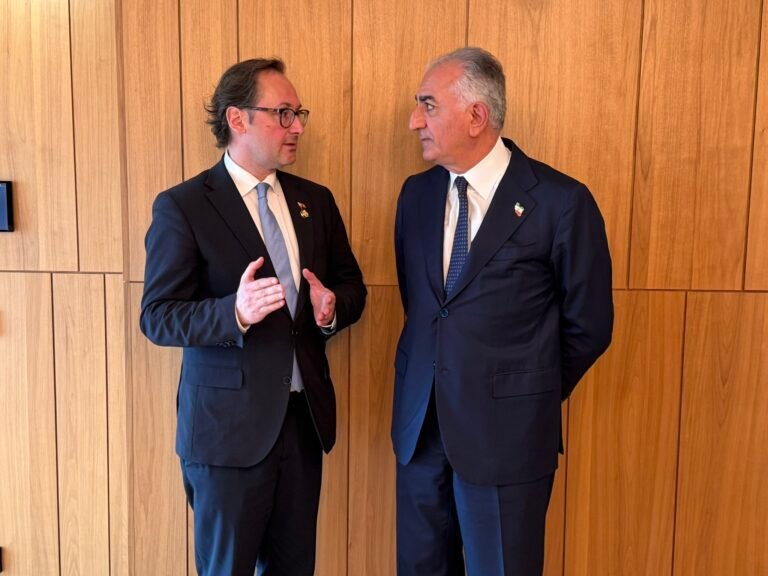 آندریاس مینیخ؛له رضا پهلوی سره د ایران د راتلونکې په اړه خبرې کړې