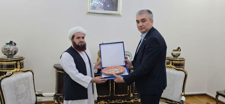 روسیه کې د طالبانو حکومت سفات:د افغانستان او ازبکستان سفیرانو پر اقتصادي او سیمه‌ییزو همکاریو ټینګار وکړ