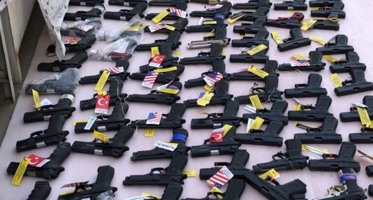 د طالبانو حکومت د کورنیو چارو وزارت:تورخم کې له پاکستان څخه افغانستان ته را لېږدول کېدونکې ۵۲۵ میله وسلې ونیول شوې