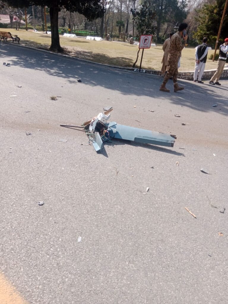 تازه خبر:د پاکستان د اطلاعاتو وزیر په درېیو سیمو کې د ډرون بریدونه تایید کړي دي