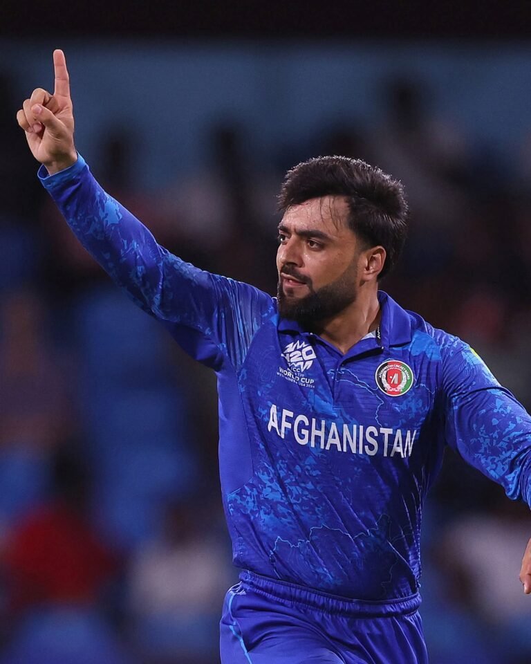 کریکټ؛راشید خان د T20 کرکټ په تاریخ کې لومړی لوبغاړی شو چې ۷۰۰ وېکټې یې واخیستې