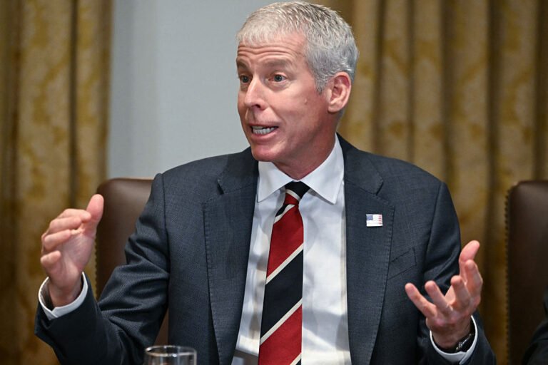 د امریکا د انرژۍ وزیر:ایران به د اټومي وسلو له ترلاسه کولو منع کړو