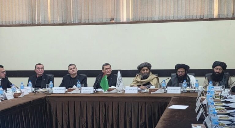 ملا عبدالغني برادر؛هرات کې د ترکمنستان له لوړپوړي پلاوي سره کتلي