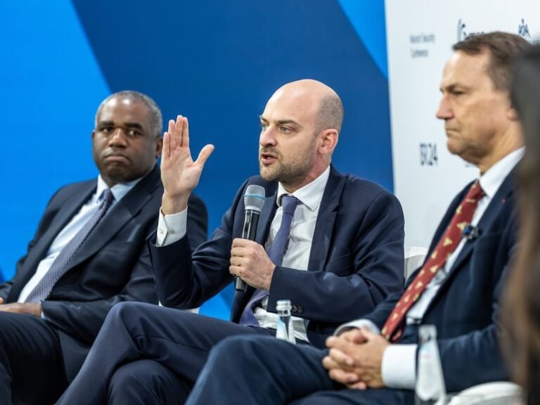 د فرانسې د بهرنیو چارو وزیر:د واشنګټن او تهران خبرې باید لومړی په ایران کې د معترضانو د ځپلو پر پای تمرکز وکړي