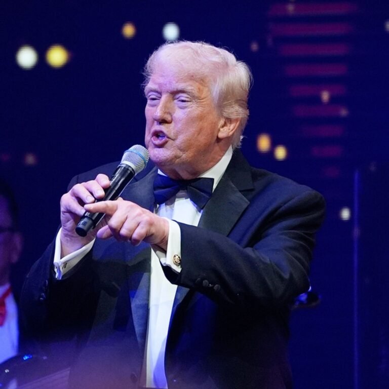 ډونالډ ټرمپ:یا به له ایران سره تاریخي تړون ته رسېږو، یا به سخت اقدام ته مجبورېږو