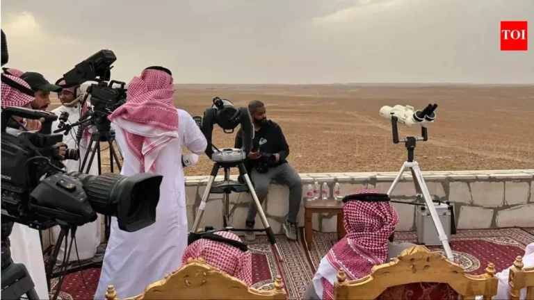 عاجل خبرسبا د سعودي عربستان په ګډون د نړۍ په ډیرو هیوادونو کې د روژۍ مبارکې میاشتې لومړۍ نیټه ده