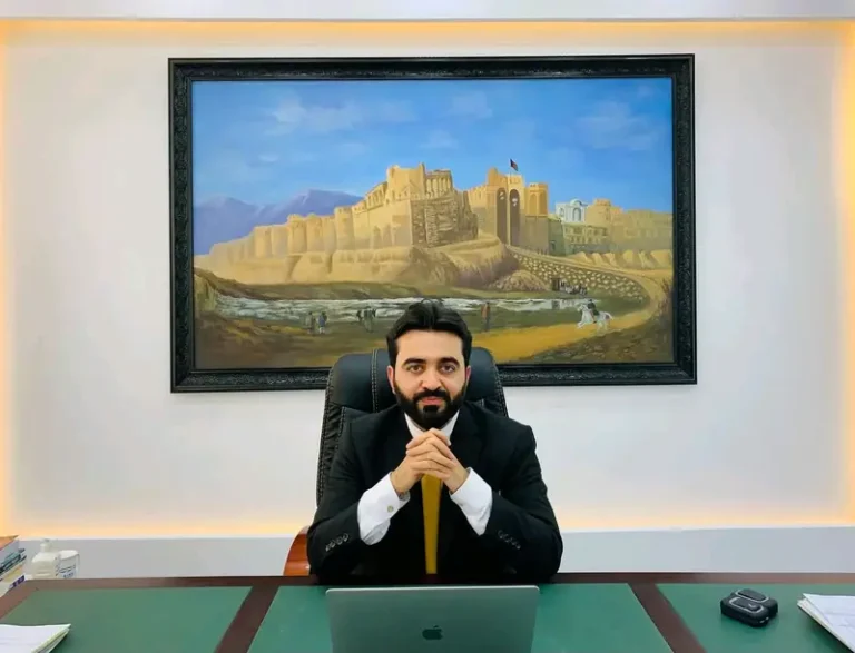 د نوي پوهنیز کال په پیل سره؛هارون حکیمي وایي، افغانستان یوازینی هېواد دی چې نجونې پکې له زده کړو منع دي