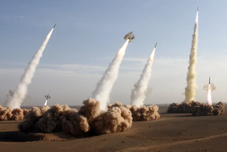 متحده عربي امارات:د ایران ۲۹۸ بالستیک توغندي او له ۱۶۰۰ ډېر ډرونونه مو له منځه وړي